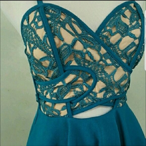 NWT Luxxel Teal lace flowy mini dress size Medium (103) - Picture 3 of 8